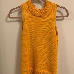 Knit sleeveless sweater!